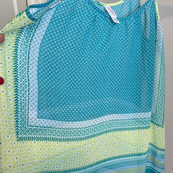 Top. Summer. Very light. Gorges!!!! - Picture 3 of 4